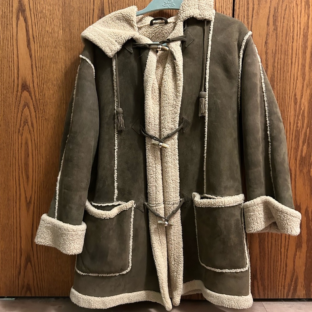 Perfect suede jacket w shearling lining inside & on cuffs. Made in Italy warm!!